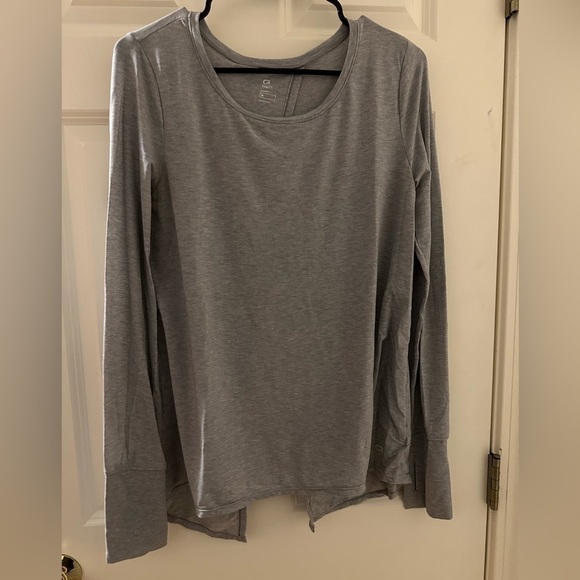 Gapfit athletic long sleeve layering top grey size M 6 8 NWOT - Picture 3 of 3